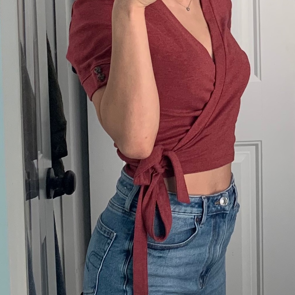 AE Wrap Short Sleeve Top - Picture 4 of 5